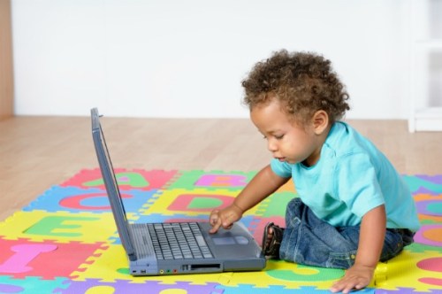 toddler-on-laptop